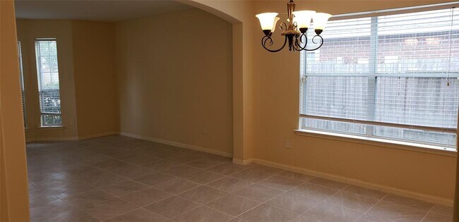 Building Photo - 28907 Fox Run Boulevard