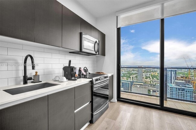 Building Photo - 398 NE 5th St