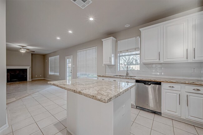 Building Photo - 24043 River Pl Dr