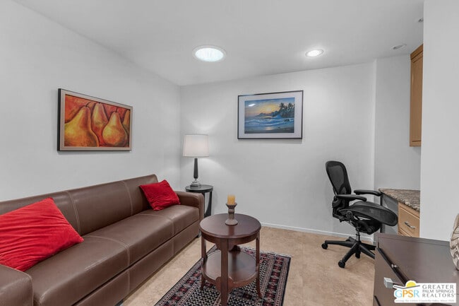 Building Photo - 10 Colgate Dr