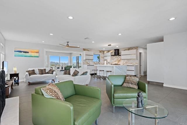 Building Photo - 2440 Dunstan St