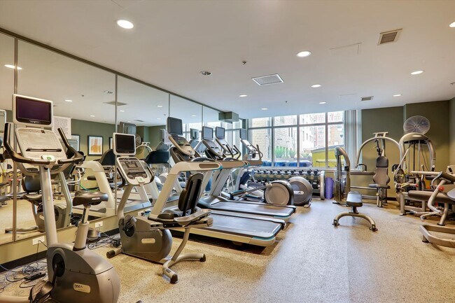 Building Photo - Incredible 1BR/1BA Condo Blocks from the Metro Vibrant Mount Vernon Triangle!