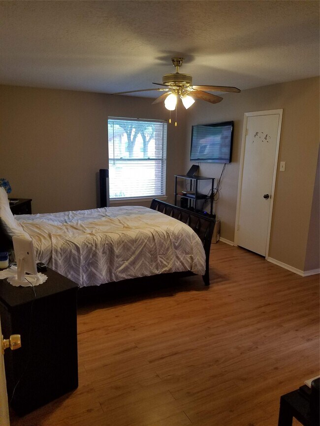Building Photo - 2711 Amaranth Dr