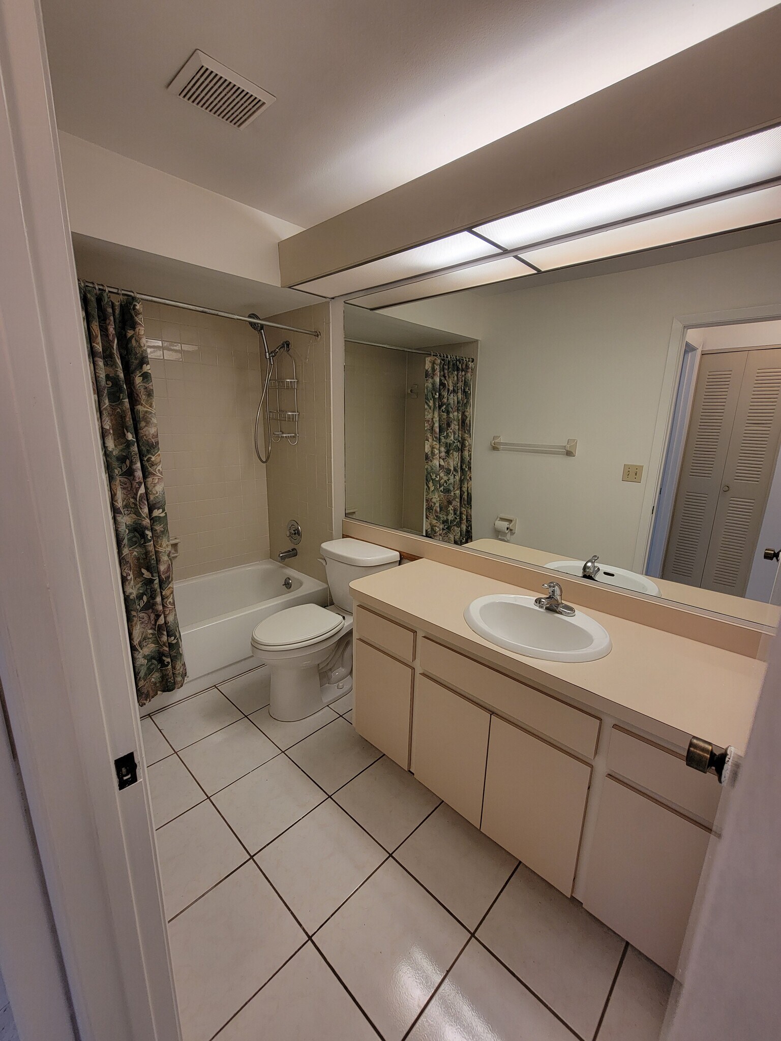 Building Photo - 4863 Village Gardens Dr