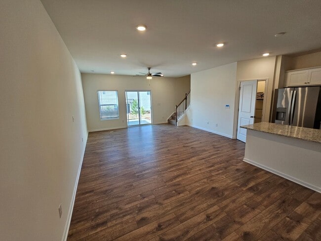 Building Photo - Like New Town Home in Kellerton Place, Monroe!