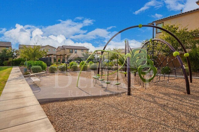 Building Photo - 8547 E Osage Ave