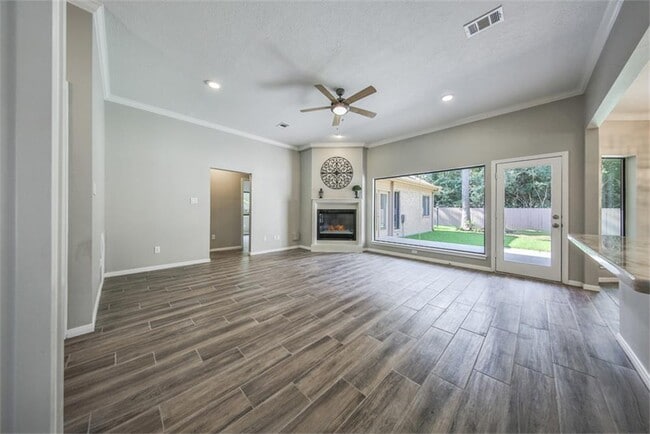 Building Photo - 10 Silent Brook Pl