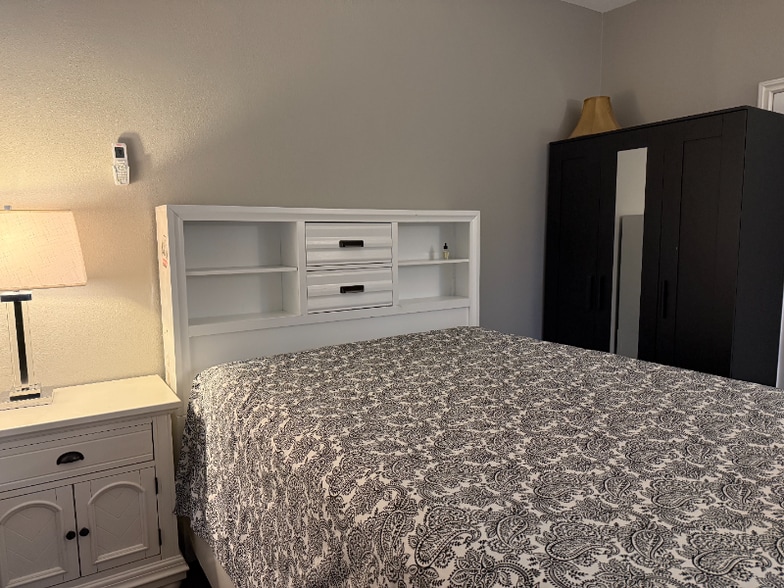 Building Photo - 7847 Hazelnut Dr