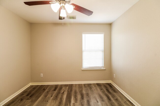 Building Photo - 29415 Legends Hill Dr