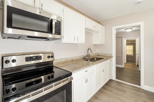 Building Photo - 3810 E 53rd Terrace