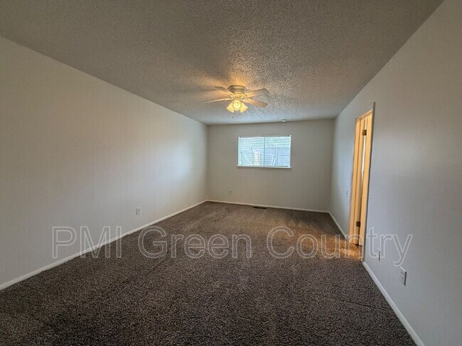 Building Photo - 4722 S 72nd E Ave