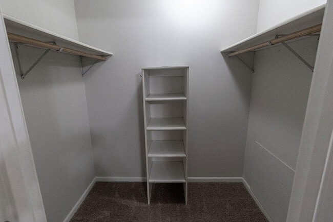 Building Photo - 5569 Pinehurst Ln