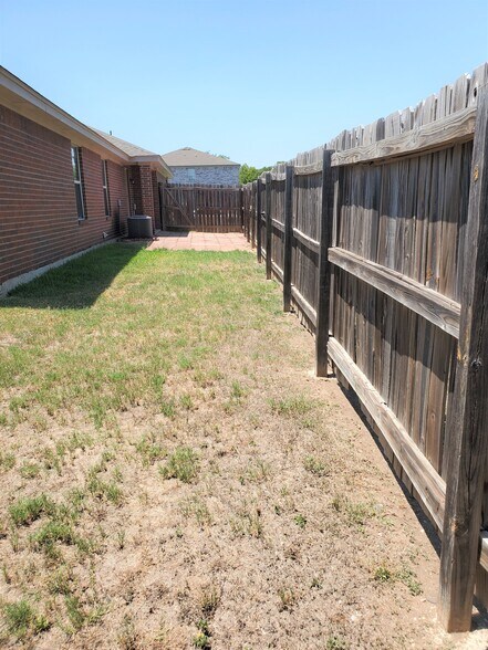 Building Photo - 1412 Van Zanten Ct