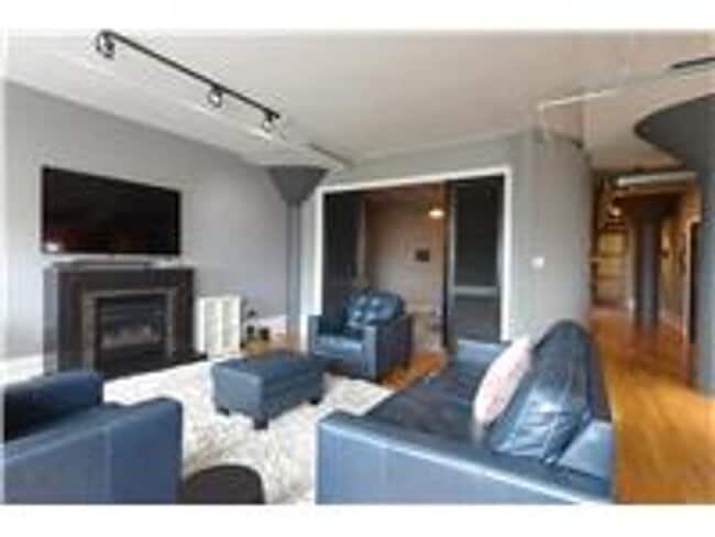 Building Photo - 4901 Washington Boulevard 4B