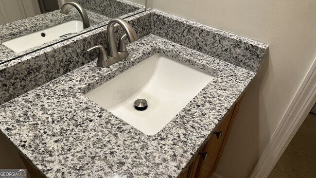 Building Photo - 2 Mill Ridge Pl