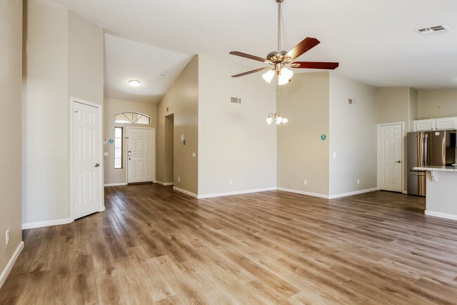 Building Photo - 13254 W Paradise Ln