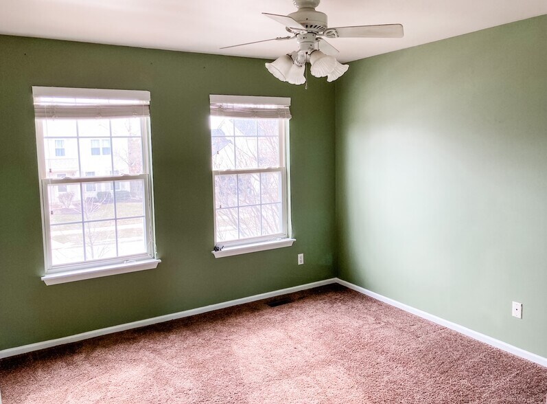 Main bedroom - 10018 70th St