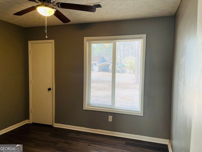 Building Photo - 142 Summerwood Dr