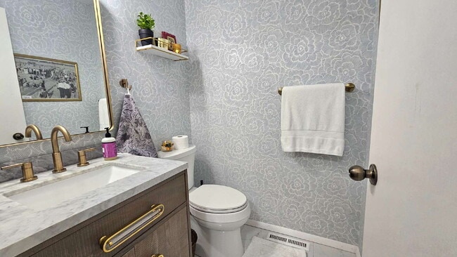 Building Photo - 2-Bed Townhouse with open layour in Hopkins – 1290 Sq Ft of Comfort!"