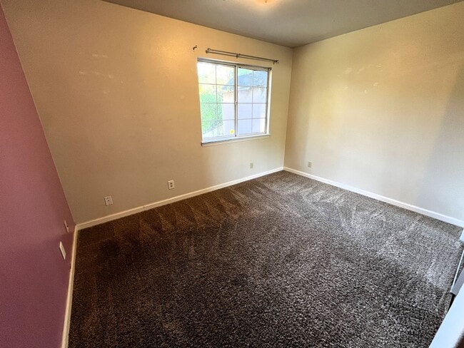 Building Photo - Custom 2-story Humboldt Hill home features 3-car garage, spacious pet-friendly yard