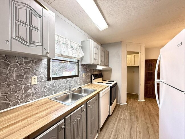 Building Photo - 965 Weems Chapel Rd