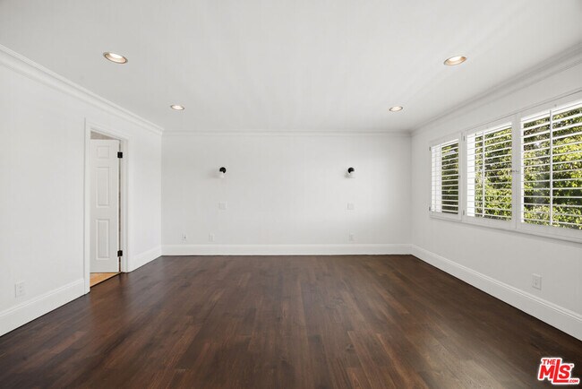 Building Photo - 18113 Bromley St
