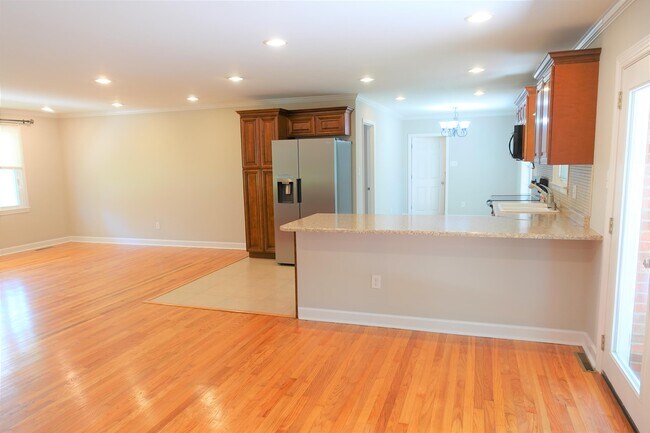 Building Photo - 115 Konnarock Cir