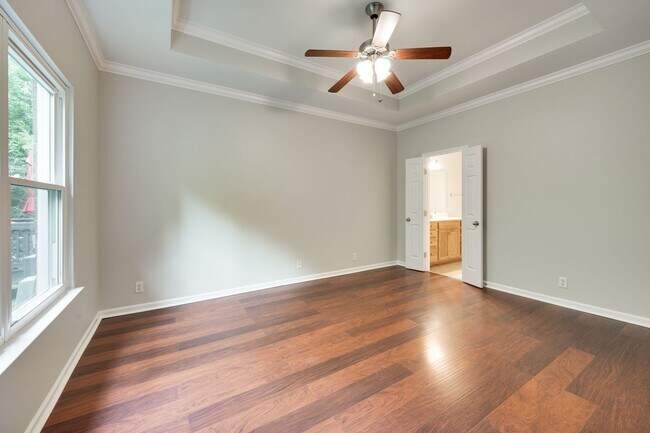 Building Photo - 902 Catlow Ct
