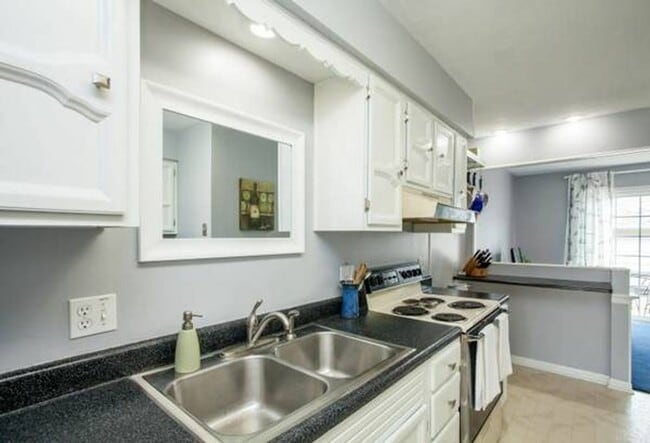 Building Photo - 3-Bedroom 1.5-Bathroom North Ames Townhome