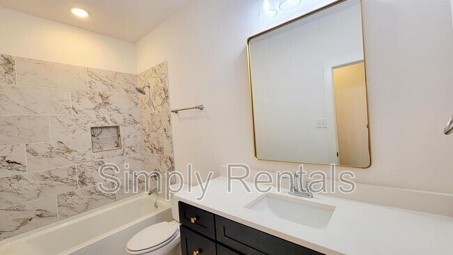 Building Photo - Gordon 3304