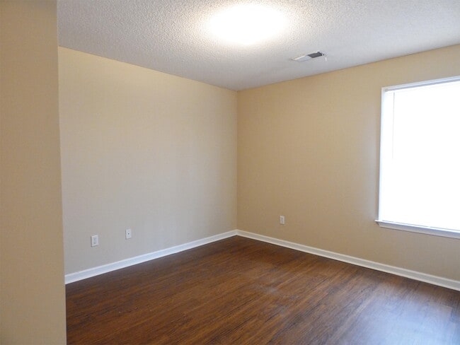 Building Photo - 9100 Cinderhill Cove W