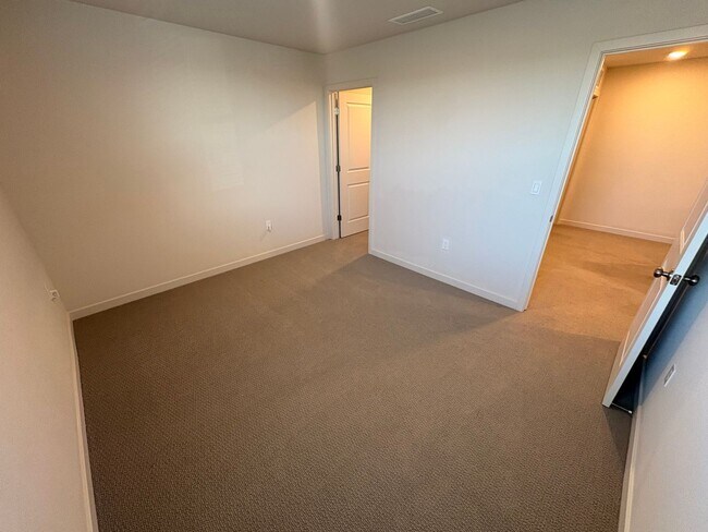 Building Photo - Beautiful Home for rent in Hanford, Ca
