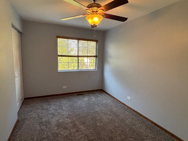 Building Photo - 162 Village Creek Dr