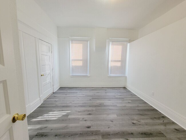 Building Photo - 1928 Arizona Ave