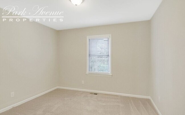 Building Photo - 1404 Falls Church Rd