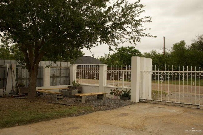 Building Photo - 15505 Ebony St
