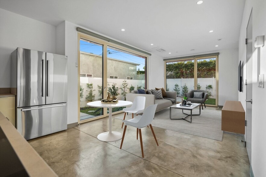 1st floor - living room + kitchen - 12529 Wagner St