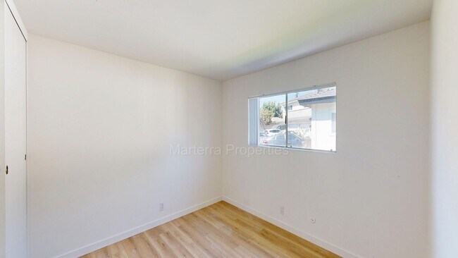 Building Photo - Ren Cir