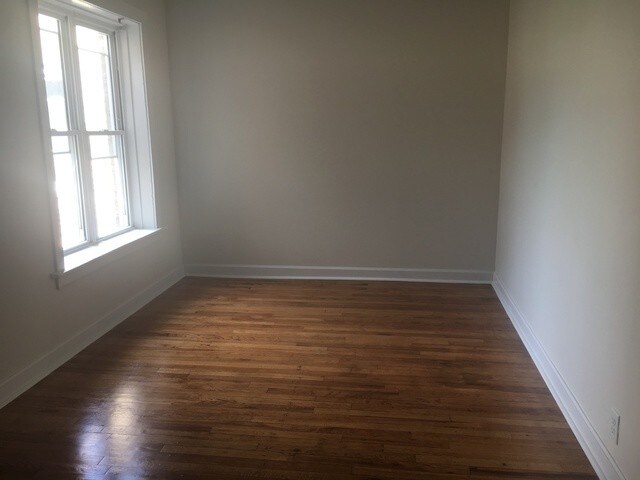 Building Photo - 5027 W Washington Blvd