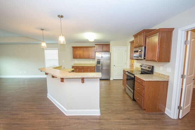 Building Photo - Spacious Full Brick in Athens City Limits!...