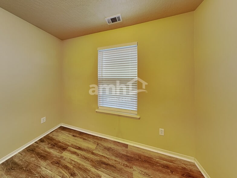 Building Photo - 9417 W Hearthside Dr