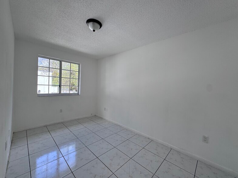 Building Photo - 10825 SW 86th St