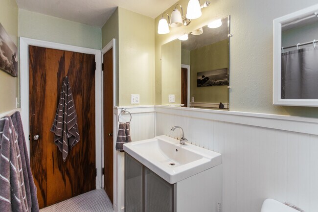 Building Photo - 365 Holman Ave