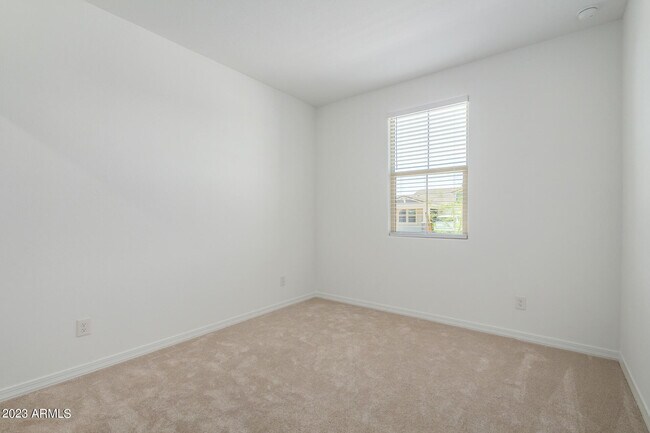 Building Photo - 17318 W Surrey Dr