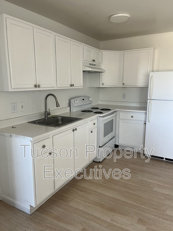 Building Photo - 3810 E Monte Vista Dr