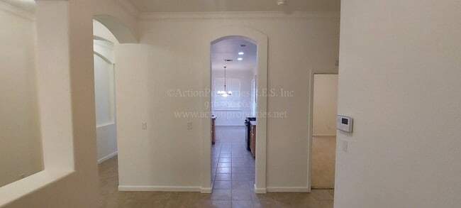 Building Photo - Rocklin  Highland Park  3 bedroom 2 bathroom, Great Room Floor Plan with Tile Flooring,  Fenced Yard