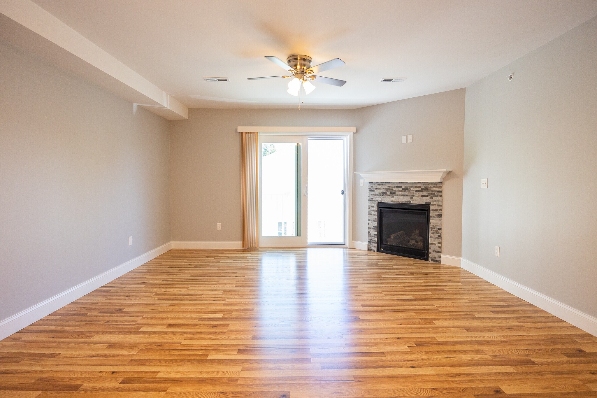 Building Photo - 13 Gray Coach Ln