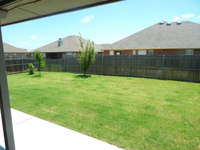 Building Photo - Great Home in Edmond School District + Ref...