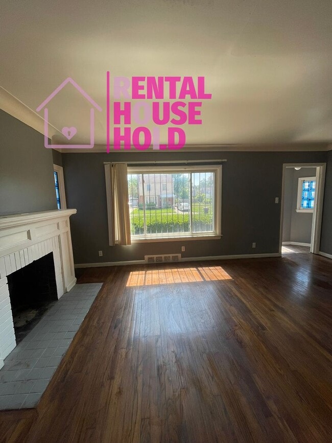 Building Photo - 3 BEDROOM 2 BATH BUNGALOW FREE PRE-SCREEN