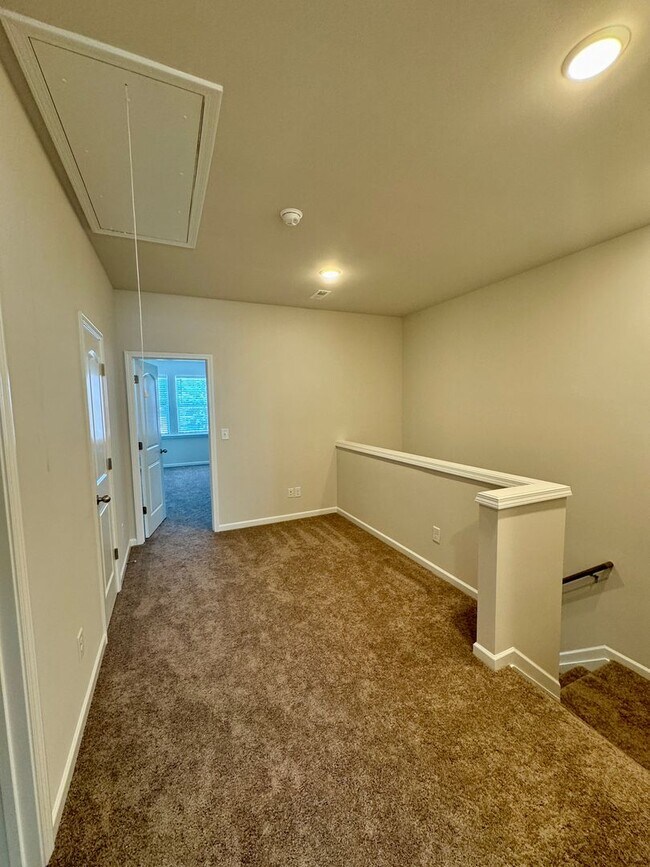 Building Photo - Beautiful, 3BR/2.5BA Townhouse in Gastonia